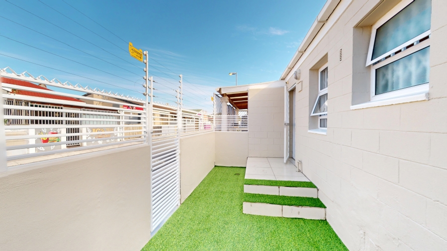 4 Bedroom Property for Sale in Rocklands Western Cape